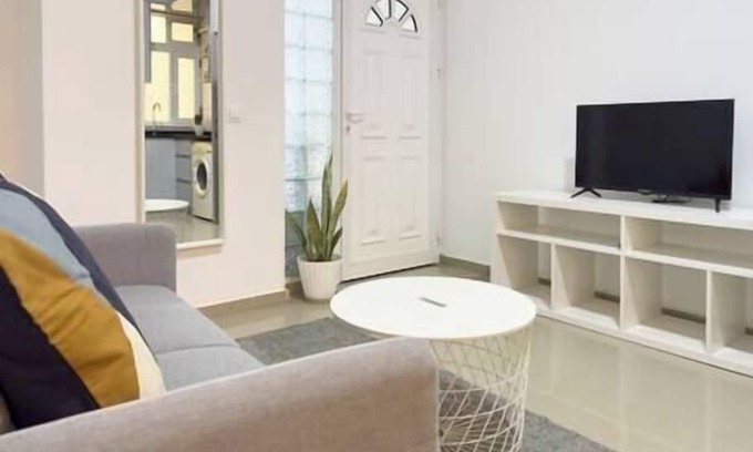 Terra Branca Apartamento | 2 bdr cozy apt in Terra Branca, Free Wifi - LCGR
