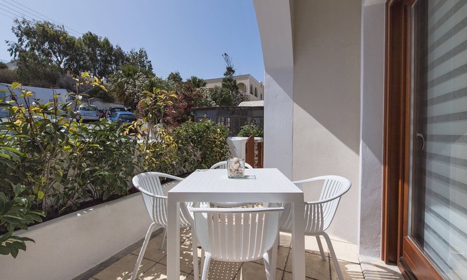 Fira Casa | Modern House in the City Centre Fira for 5 Guests