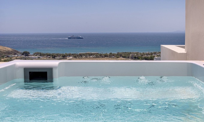 Agios Fokas Apartamento | 2 BDR Sea View Suite with Outdoor Jet Tub | Aura Gres