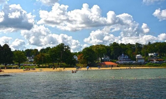 Weirs Beach Apartamento | 2 Bdrm Condo walking distance to Weirs Beach and much more!!