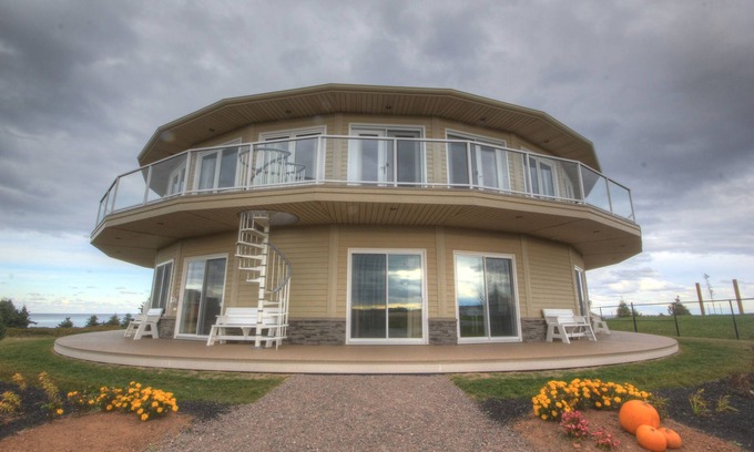 North Rustico Condominio | ¡2 BDRM CONDO ROTANTE FRENTE AL MAR / AL MAR!