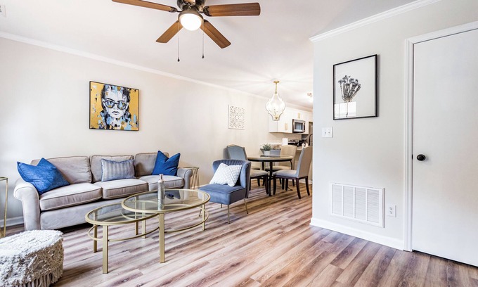 Southwest Raleigh Casa | 2 bdrTonwhome near DT Raleigh starts at 2.6k/month