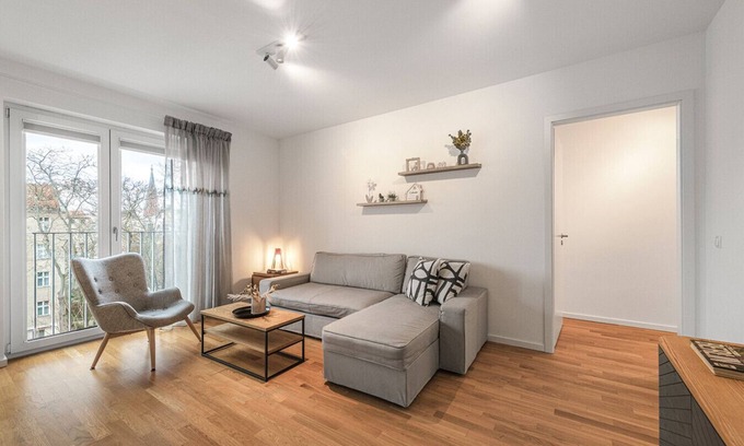 Gesundbrunnen Apartamento | 2 Bedroom Apartment with Balcony