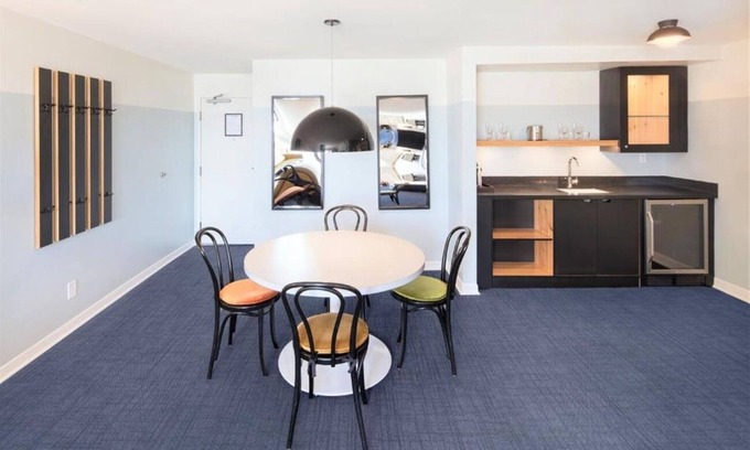 Venice Hotel | 2 Beach Rooms w/ Private Balcony | Kitchen | Free Breakfast | Rooftop