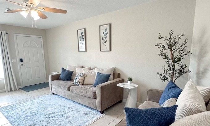 Fort Myers Shores Casa | 2 Bed/1 Bath - 1 King/ 2 Queens