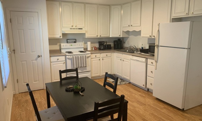 Morgantown Condominio | 2 Bed 2 Bath Across From Hospital/Stadium