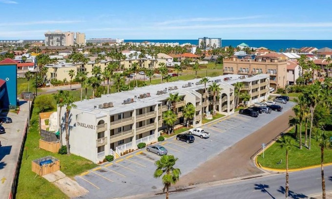South Padre Island Casa | 2 Bed 2 Bath Condo by Beach with Resort Pool