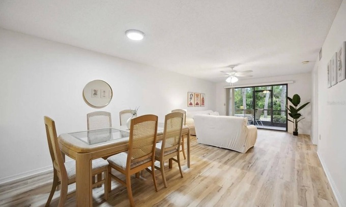 Venice Condominio | 2 Bed 2 Bath Condo on Golf Course in Quiet Safe Community, 4 Miles to Beach