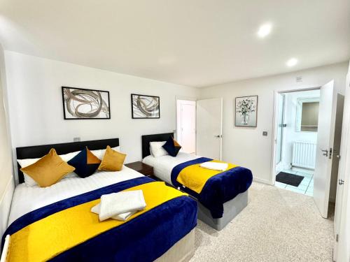 Bow Apartamento | 2 Bed, 2 Bath, Ground Floor Whole Apartment with Parking, Near Central London & Stratford, Close to Station, Zone 2