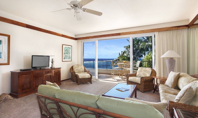 Poipu Complejo | 2-Bed/2-Bath Oceanfront Condo Suite