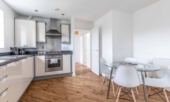 Langley Marish Apartamento | 2 Bed/2 Bath, Parking-Heathrow
