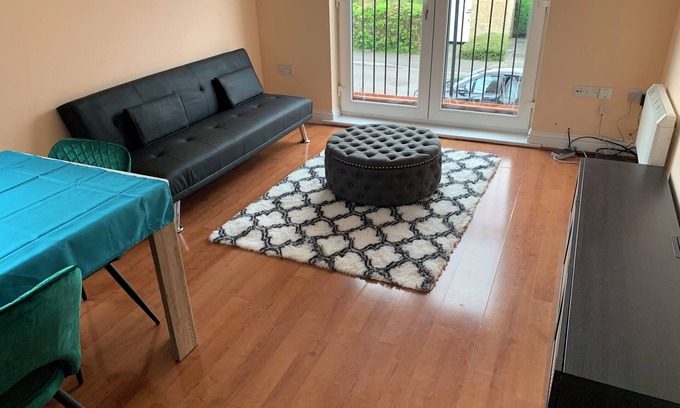 Waddon Apartamento | 2 bed 2 bath right next to Park located for access to West end and GTW