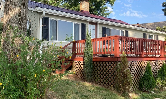 Grove Casa | 2 bed 2 bath water front lake home