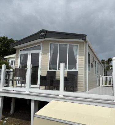 Hamworthy Otro | 2 Bed, 2 Bathroom, modern Caravan with Sea views!