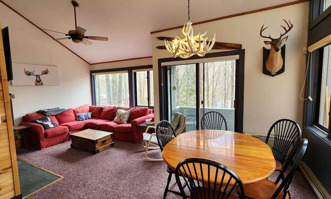 Lincoln Casa | 2 Bed/2Bath White Mtn treetop Townhome across from Loon w views, pool & shuttle