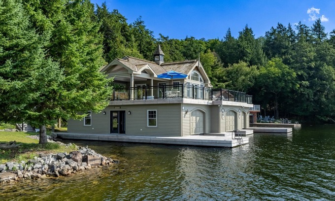 Port Carling Cabaña | 2 bed 3 bath boathouse plus bunkie on a beautiful Lake Rosseau frontage!