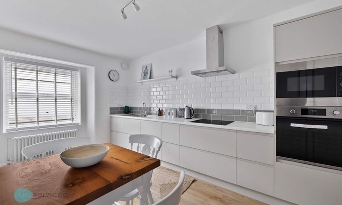 Barbican Casa | 2 Bed - Apartment No. 1 Windsor Villas