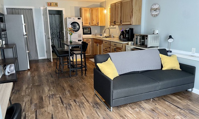 Kennebunk Apartamento | 2 bed apartment with everything you should need! 5 min from I-95!