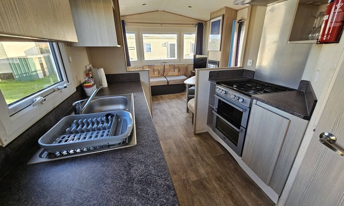 Rhyl Cabina | 2 Bed Caravan Leanne Centeal Heated