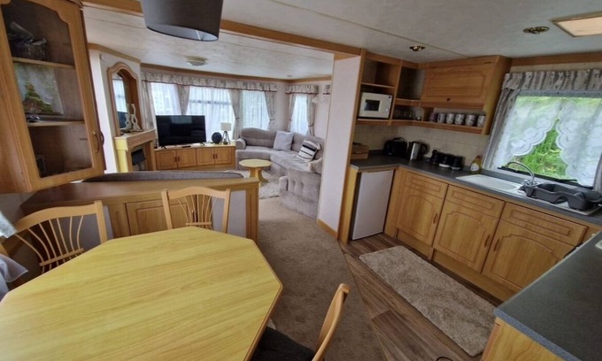 Penparcau Chalet De Esquí | 2 Bed Caravan with Aberystwyth Town Viev