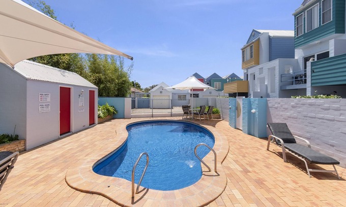 Batemans Bay Apartamento | 2-Bed Coastal Haven: River Views, Swimming Pool
