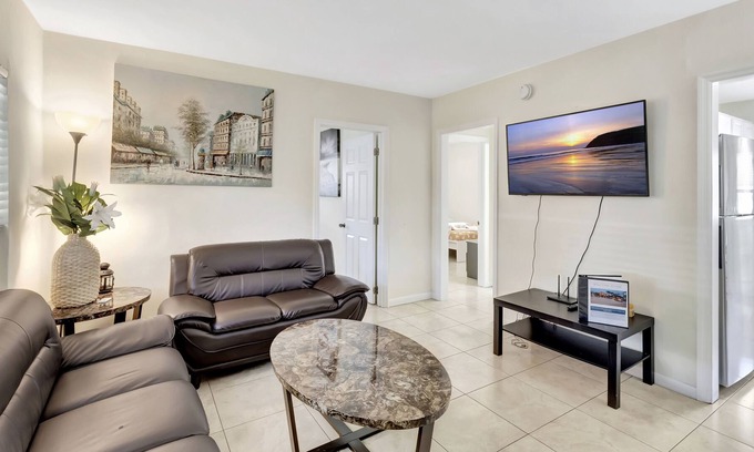 Delray Beach Cabaña | 2 bed Cottage in Delray Beach walk to Atlantic, pets welcome, free parking