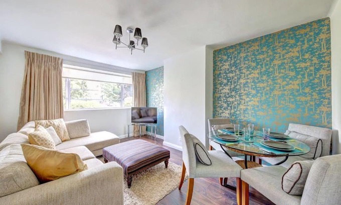 Hampton Wick Apartamento | 2 bed flat - SW London with parking