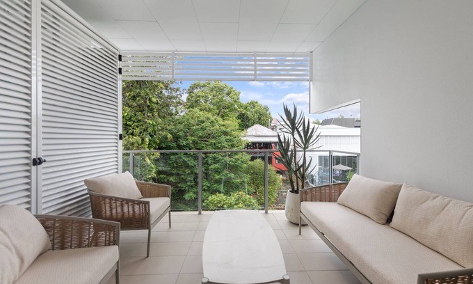Teneriffe Apartamento | 2-Bed Getaway with Shared Pool & BBQ Access