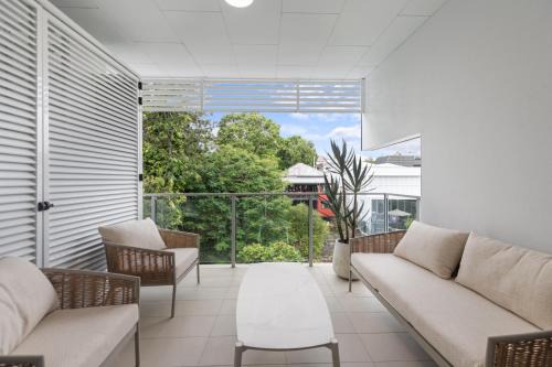 Teneriffe Apartamento | 2-Bed Getaway with Shared Pool & BBQ Access