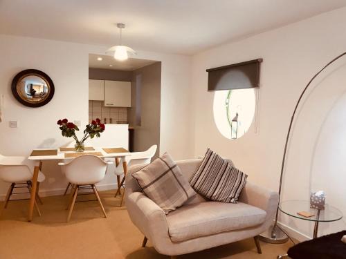 The Docks Apartamento | 2 bed GF Docklands Apartment - Free Parking for 1 car
