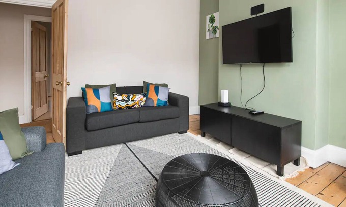 Crofton Park Casa | 2 bed house in Honor Oak South London | Pass The Keys