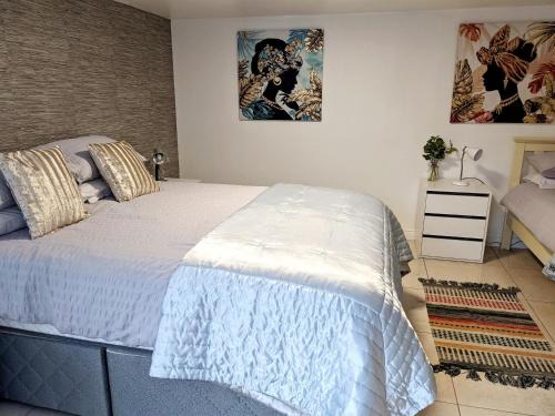 Rostrevor Casa | 2 Bed House - Sleeps 6 - Parking - Wifi