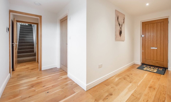 Herongate Otro | 2 Bed House with Gated Driveway