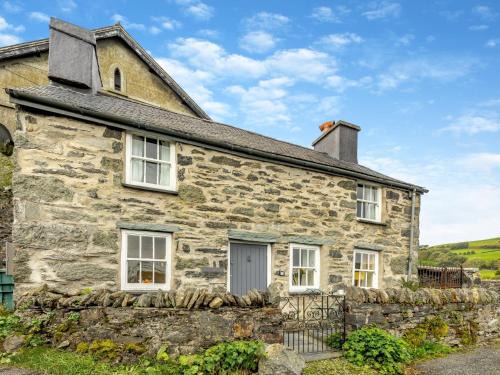 Cwmtirmynach Casa | 2 Bed in Betws-y-Coed SKN03