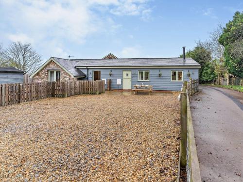Pontypool Casa | 2 Bed in Croes-y-pant 58962