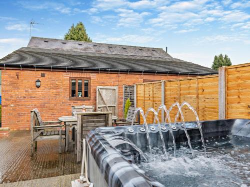 Overton-on-dee Casa | 2 Bed in Ellesmere 94418