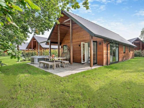 Upper Killay Casa | 2 Bed in Gower 91728