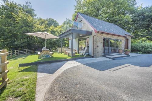 Llanybydder Casa | 2 Bed in Llanybydder oc-b32255
