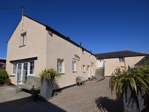 Cury Casa | 2 Bed in Mullion Cove 41378