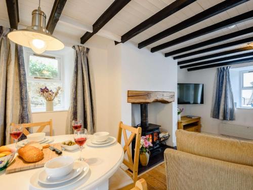 Nefyn Casa | 2 Bed in Nefyn 44492
