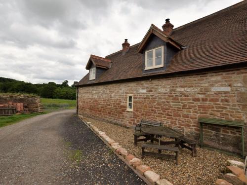 Giltbrook Casa | 2 Bed in Newthorpe 47032