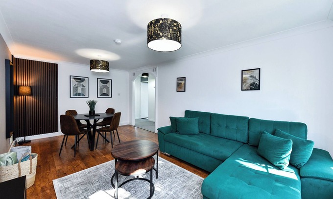 Mapperley Casa | 2-Bed in Quiet Area, Easy City & Transport Access