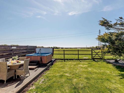 Caergeiliog Casa | 2 Bed in Rhosneigr 81515