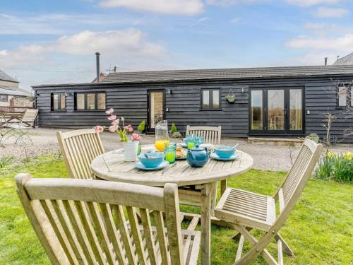 Usk Casa | 2 Bed in Usk 87285