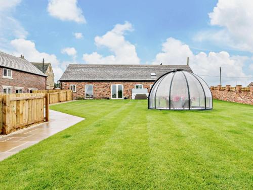Wakefield Casa | 2 Bed in Wintersett 93235