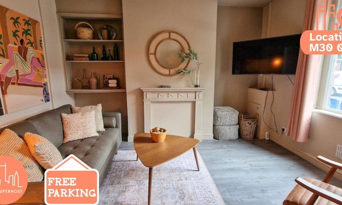 Eccles Casa | 2 Bed near City Centre by City SuperHost