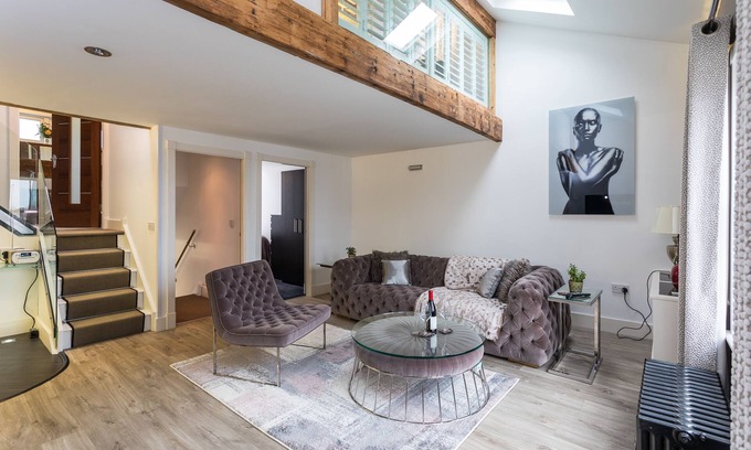 Trafford Apartamento | Ático de 2 habitaciones con terraza en la azotea + estacionamiento cerca del metro a Old Trafford & City