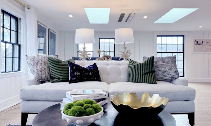 Marblehead Condominio | 2-Bed Penthouse with Rooftop Deck in Old Town, Harbor Peeks and Parking