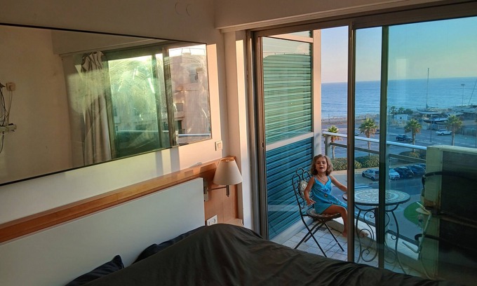 Herzliya Pituach Apartamento | 2 bed room Hotel Suites in Fabulous Herzliya with WiFi, AC, fitness room