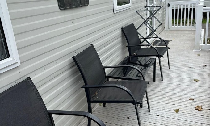 Cowes Cabina | 2 bedroom caravan with all the comforts of home